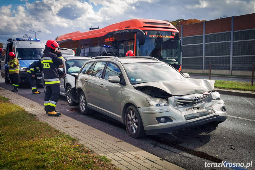 Zderzenie trzech samochodów na Podkarpackiej