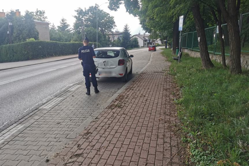 Zderzenie trzech samochodów na rondzie Zawodzie