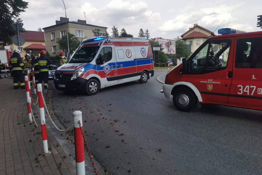 Zderzenie trzech samochodów na rondzie Zawodzie