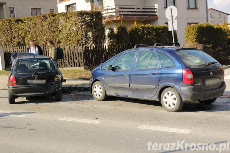 Zderzenie trzech samochodów na ul. Korczyńskiej