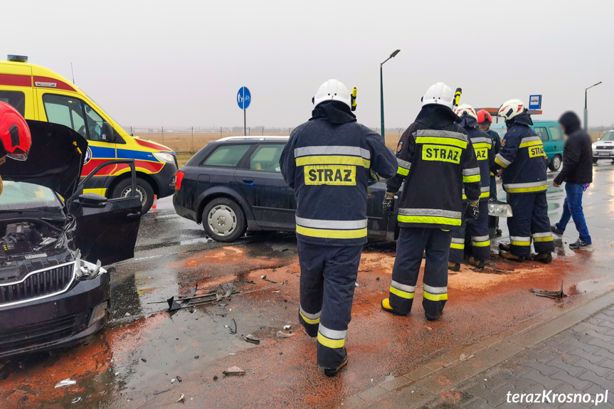 Zderzenie trzech samochodów na Zręcińskiej w Krośnie