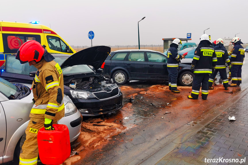 Zderzenie trzech samochodów na Zręcińskiej w Krośnie