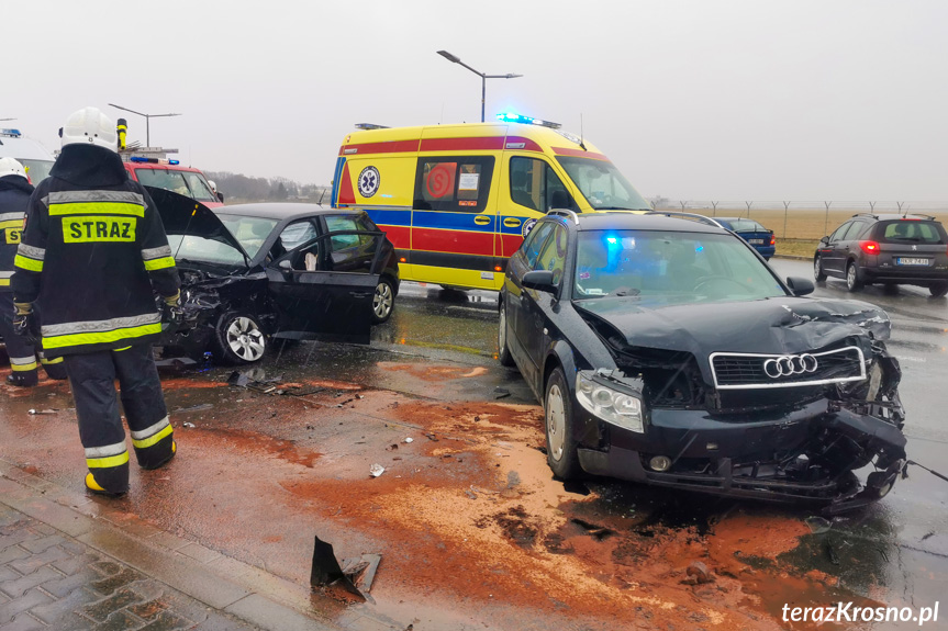 Zderzenie trzech samochodów na Zręcińskiej w Krośnie