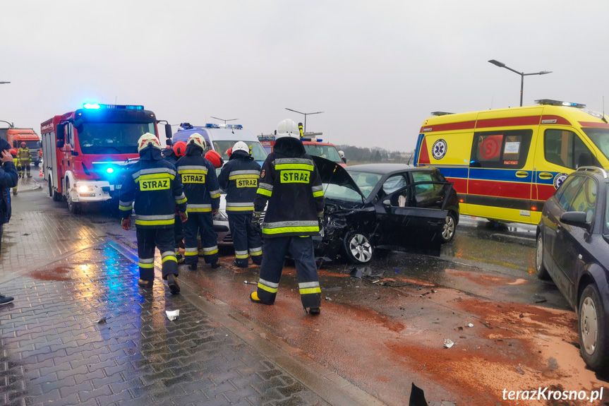 Zderzenie trzech samochodów na Zręcińskiej w Krośnie