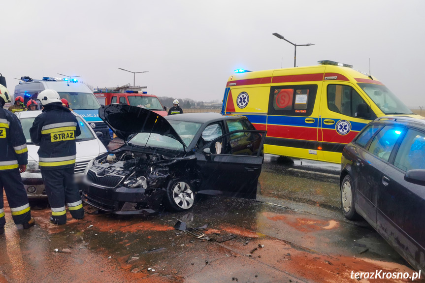 Zderzenie trzech samochodów na Zręcińskiej w Krośnie