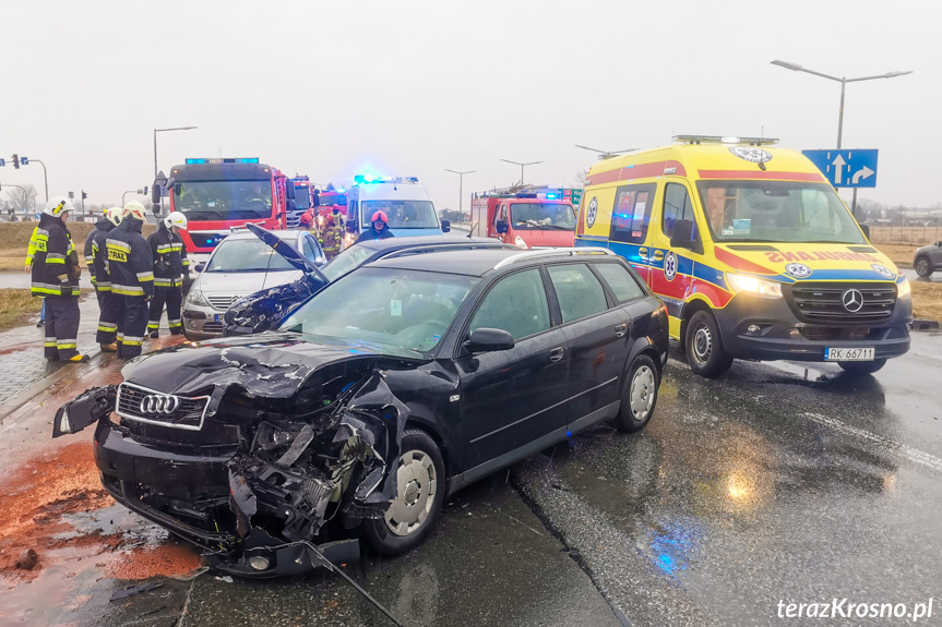 Zderzenie trzech samochodów na Zręcińskiej w Krośnie