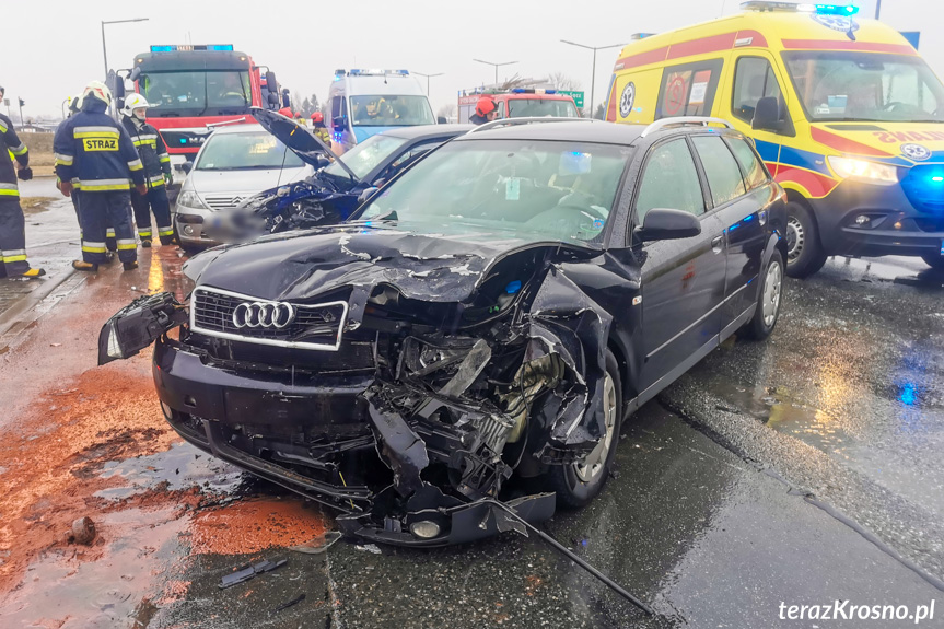 Zderzenie trzech samochodów na Zręcińskiej w Krośnie