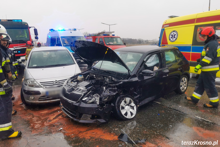 Zderzenie trzech samochodów na Zręcińskiej w Krośnie