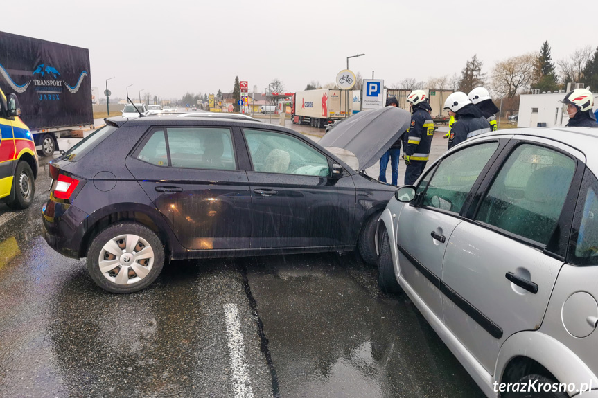 Zderzenie trzech samochodów na Zręcińskiej w Krośnie