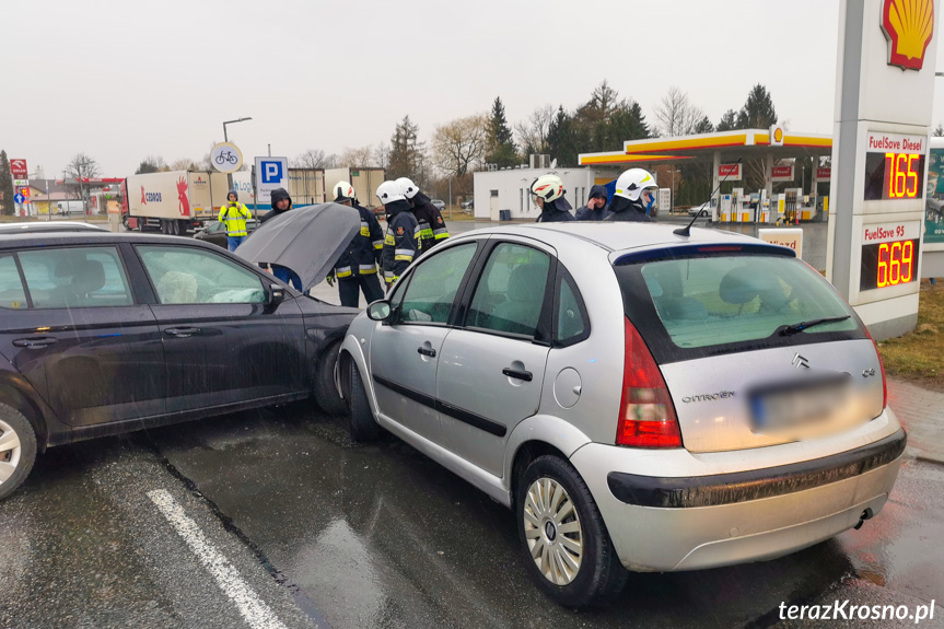 Zderzenie trzech samochodów na Zręcińskiej w Krośnie