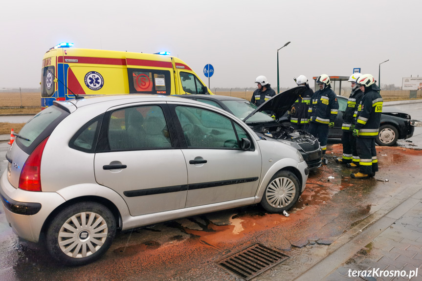 Zderzenie trzech samochodów na Zręcińskiej w Krośnie