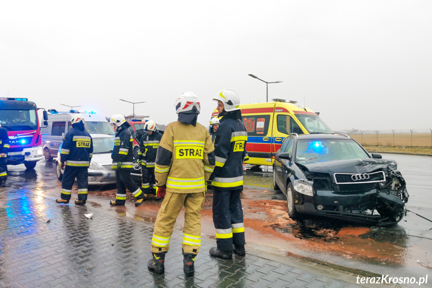 Zderzenie trzech samochodów na Zręcińskiej w Krośnie