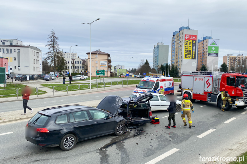 Zderzenie trzech samochodów w Krośnie