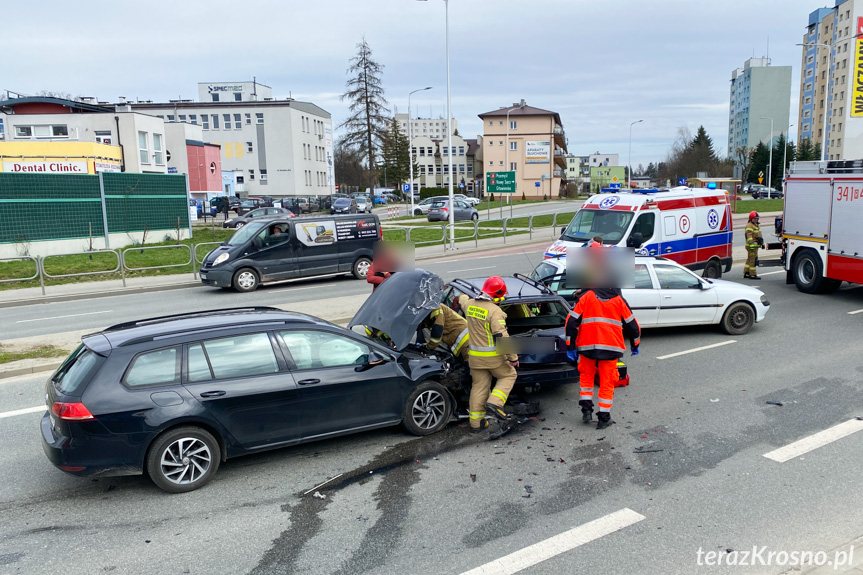 Zderzenie trzech samochodów w Krośnie