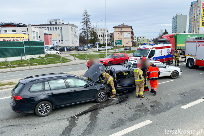 Zderzenie trzech samochodów w Krośnie