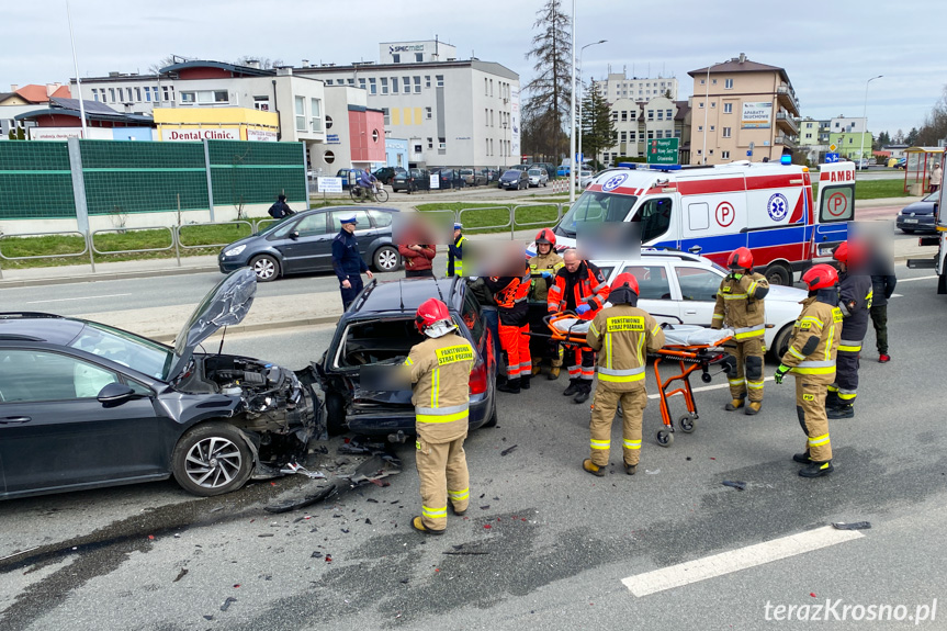 Zderzenie trzech samochodów w Krośnie