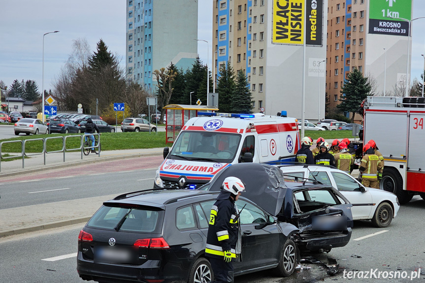 Zderzenie trzech samochodów w Krośnie