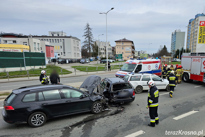 Zderzenie trzech samochodów w Krośnie