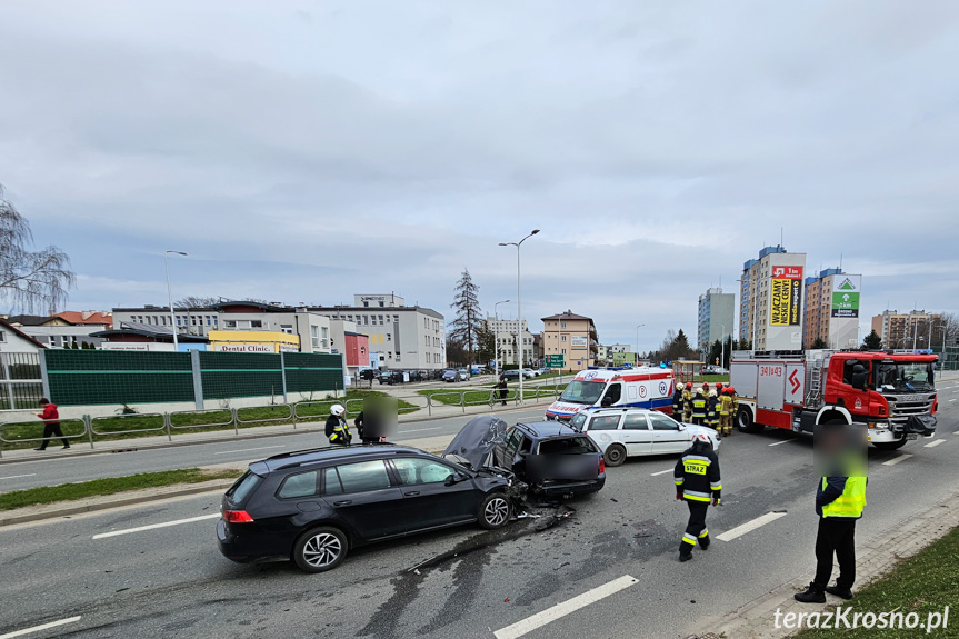 Zderzenie trzech samochodów w Krośnie