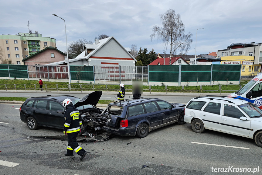 Zderzenie trzech samochodów w Krośnie