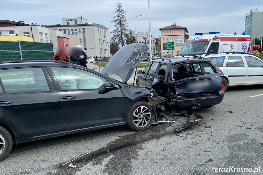 Zderzenie trzech samochodów w Krośnie