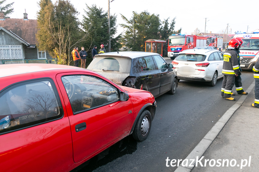 Zderzenie trzech samochodów w Miejscu Piastowym