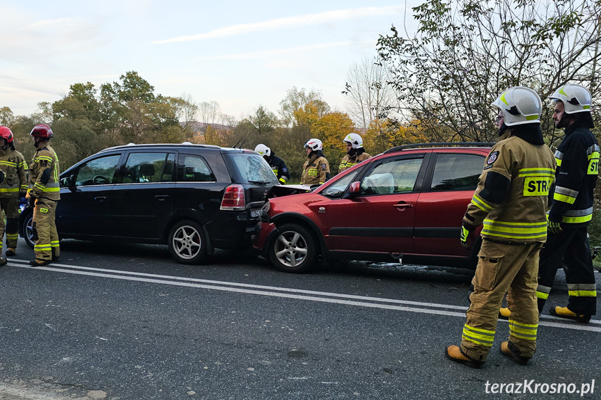 Zderzenie trzech samochodów w Przybówce