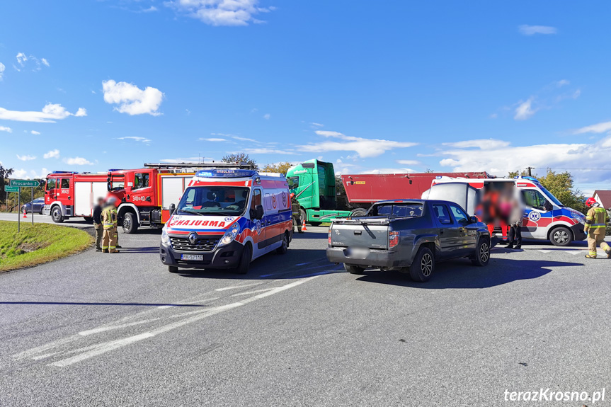 Zderzenie trzech samochodów w Rogach