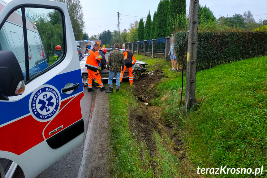 Żeglce. Samochód wjechał do rowu