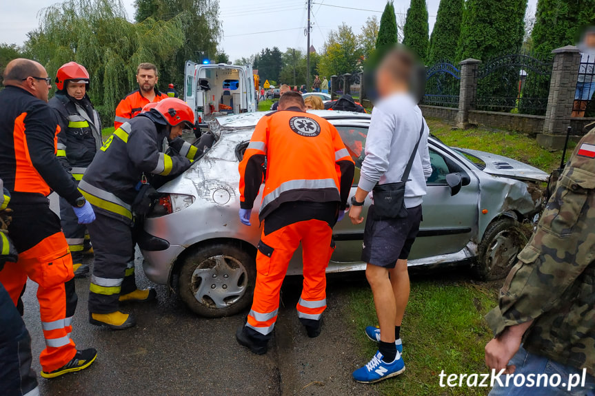 Żeglce. Samochód wjechał do rowu