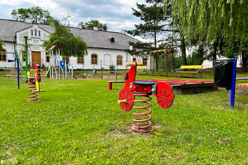 Zmodernizowany plac zabaw w Jaszczwi