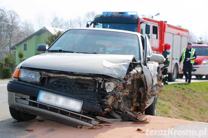 Zderzenie dwóch samochodów w Bajdach