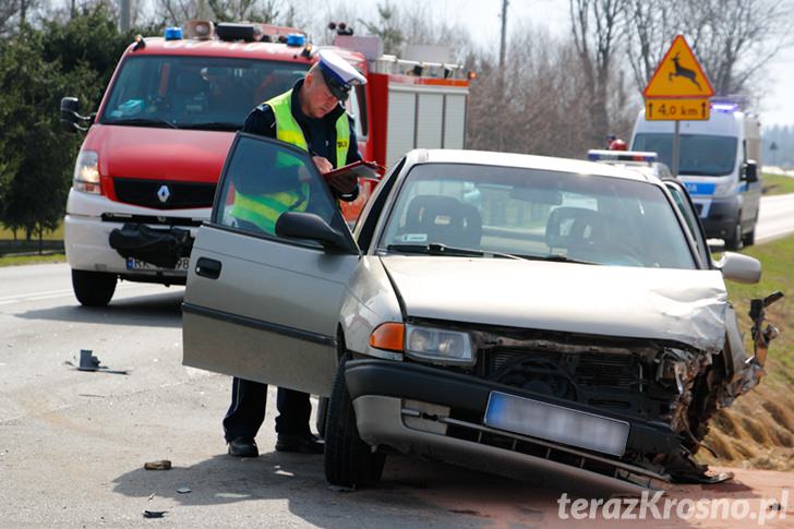 Zderzenie dwóch samochodów w Bajdach