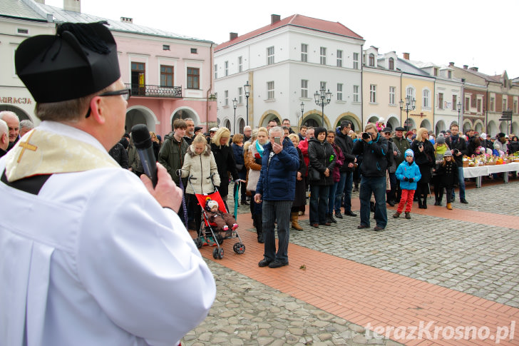 Święcenie pokarmów na Rynku w Krośnie