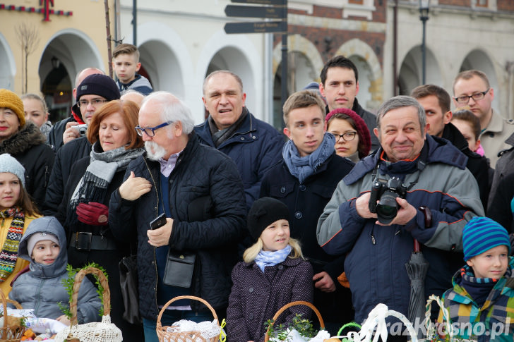 Święcenie pokarmów na Rynku w Krośnie