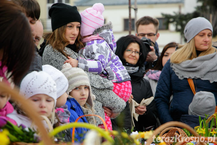 Święcenie pokarmów na Rynku w Krośnie