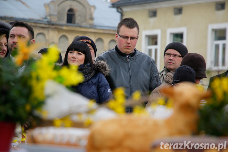 Święcenie pokarmów na Rynku w Krośnie