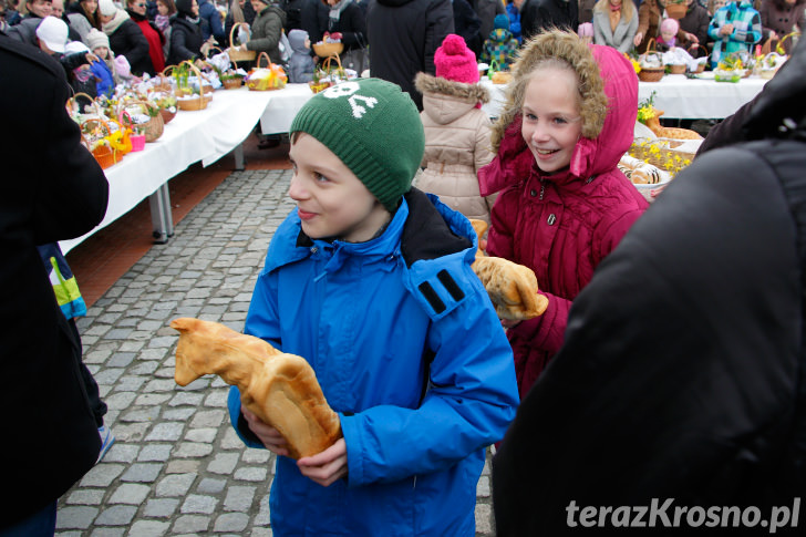 Święcenie pokarmów na Rynku w Krośnie