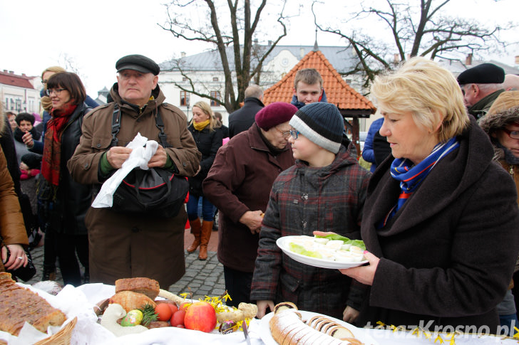 Święcenie pokarmów na Rynku w Krośnie