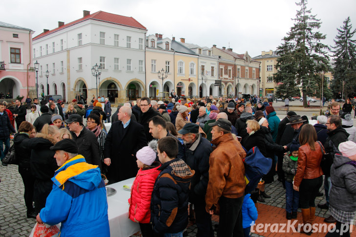 Święcenie pokarmów na Rynku w Krośnie