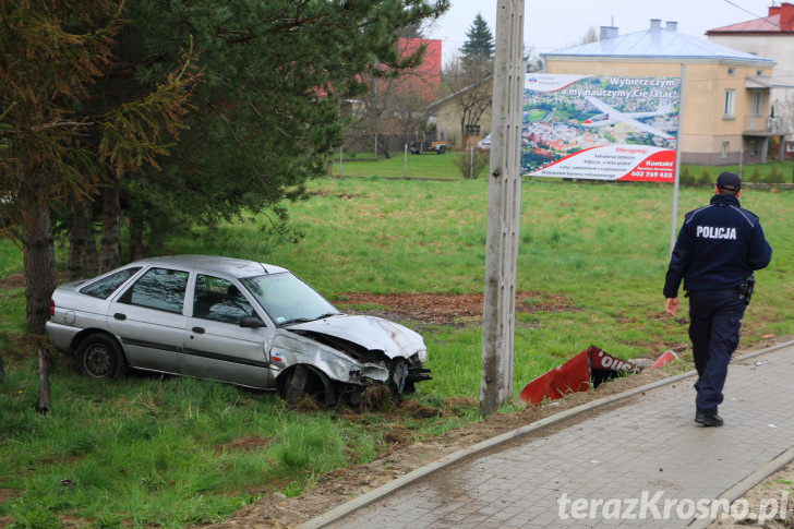 Zasnął i na łuku drogi zjechał do rowu