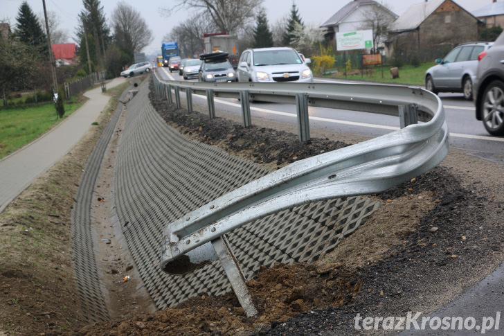 Zasnął i na łuku drogi zjechał do rowu