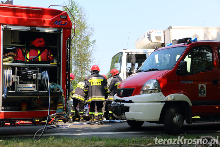 Wypadek w Moderówce, ciężarówka zmiażdżyła Fiata