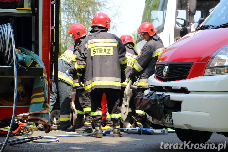 Wypadek w Moderówce, ciężarówka zmiażdżyła Fiata