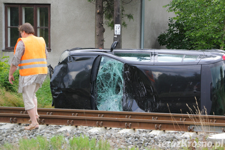 Renault wypadło z drogi w Przybówce