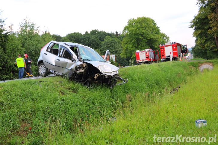 Zderzenie dwóch samochodów w Jaszczwi