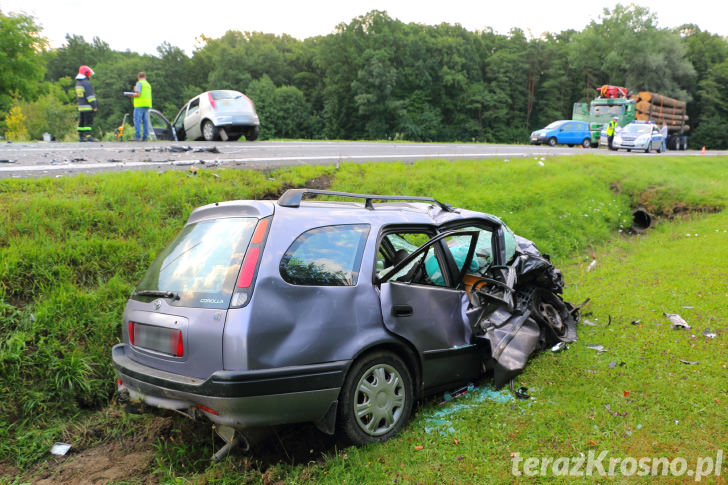 Zderzenie dwóch samochodów w Jaszczwi