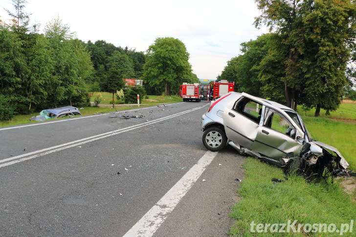 Zderzenie dwóch samochodów w Jaszczwi