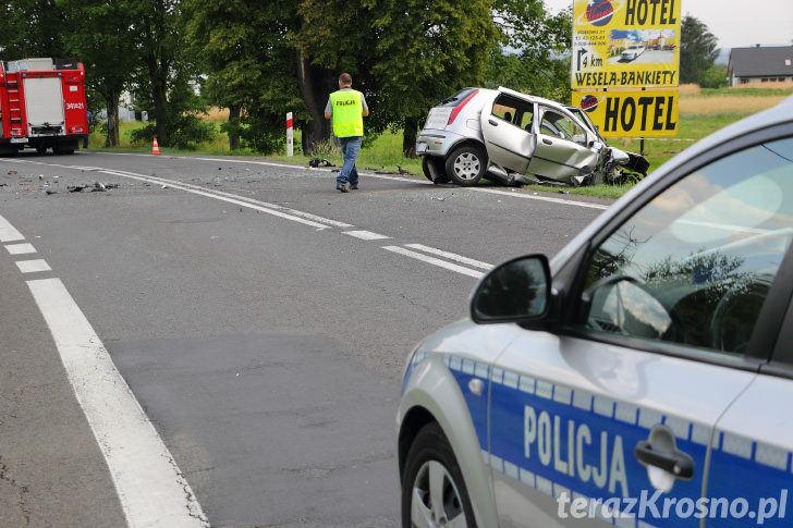 Zderzenie dwóch samochodów w Jaszczwi