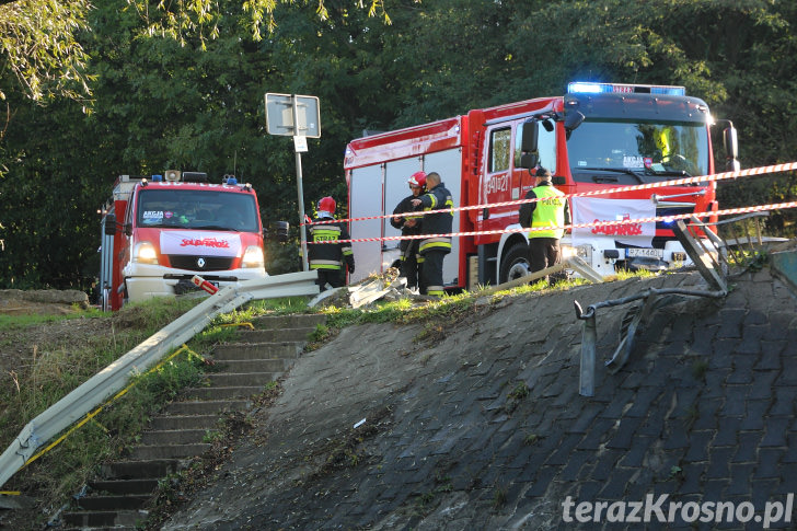 Tir wpadł do rzeki Jasiołka w Cergowej